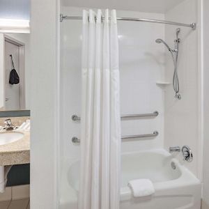 Queen Room Mobility accessible
